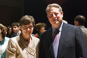 Photo of Marye Anne Fox and Al Gore (Photo / Victor W. Chen)