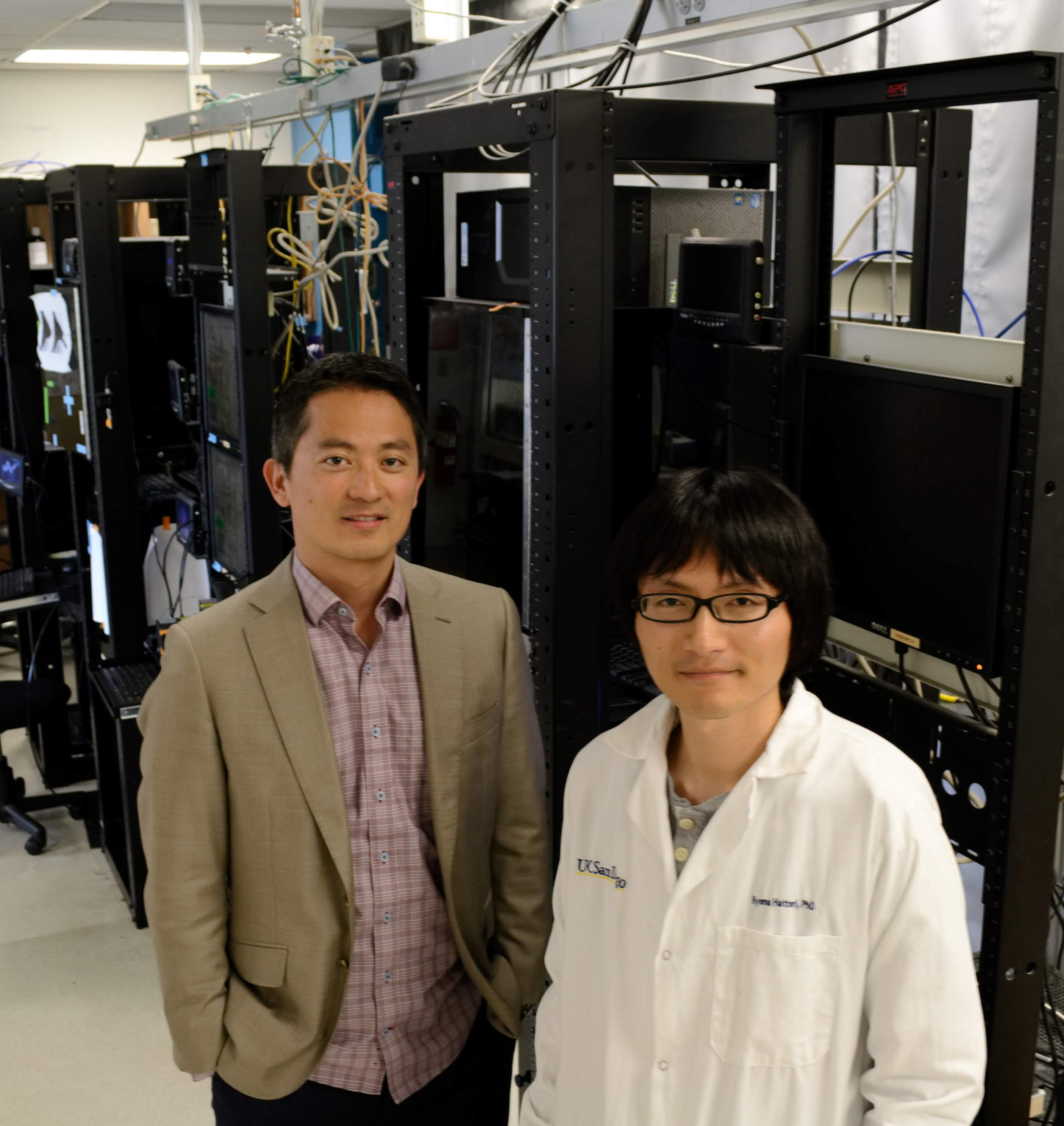 Professor Takaki Komiyama (left) and Postdoctoral Scholar Ryoma Hattori.