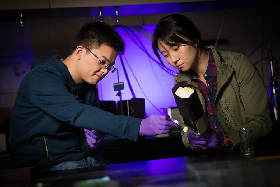 Zhenbin Wang and Jungmin Ha shine UV light on phosphor