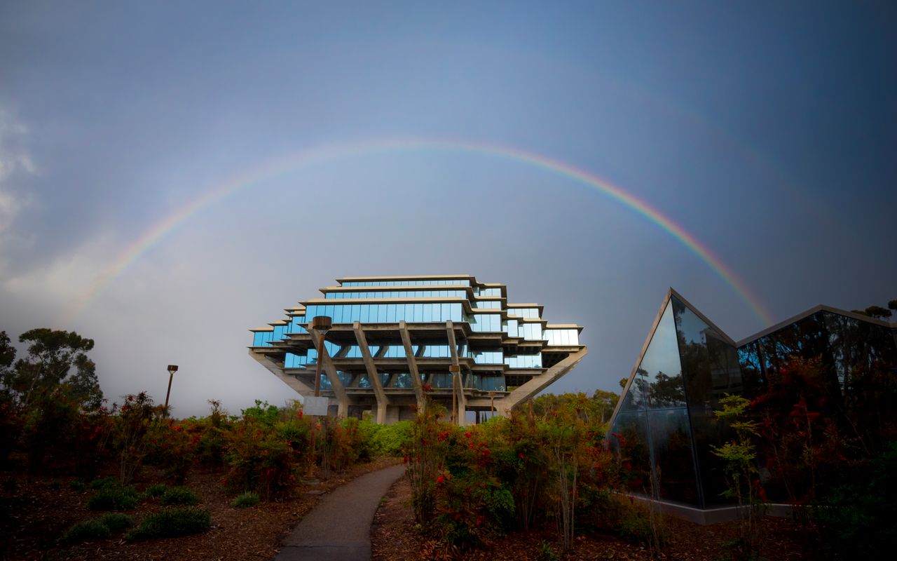 Newswise: rainbow-over-geisel-library-UCSanDiego-ErikJepsen_primary.jpg
